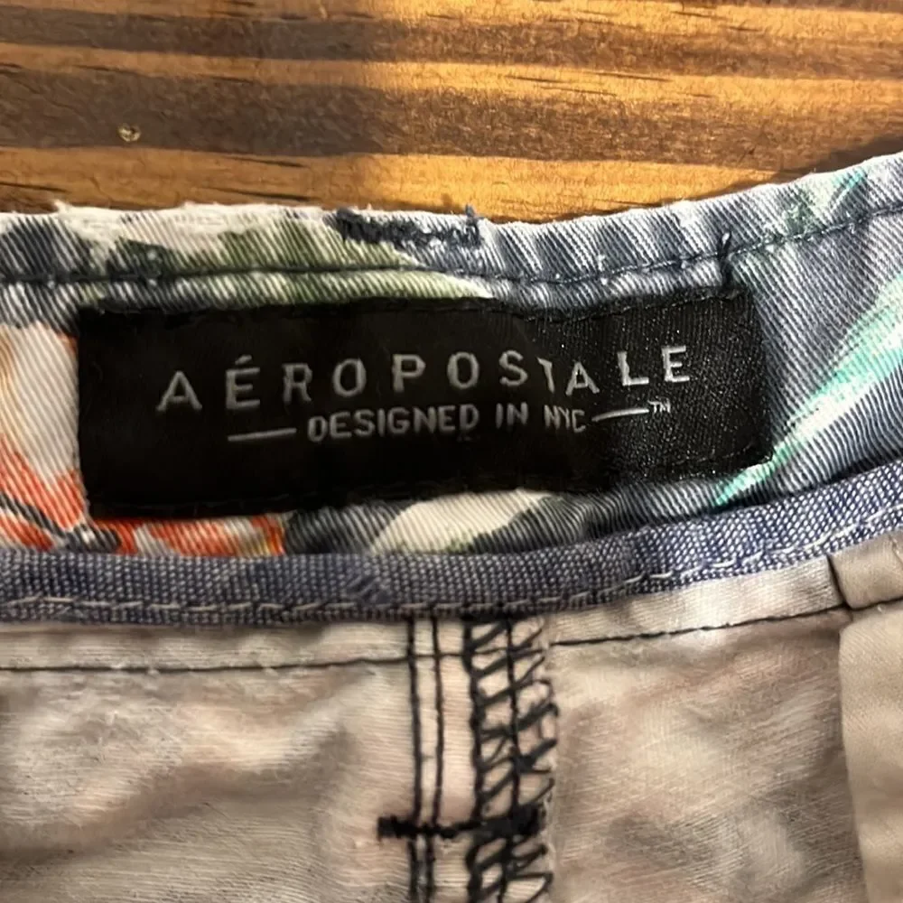 NWOT Aeropostale Mens Hawaiian Pattern Shorts Size 31